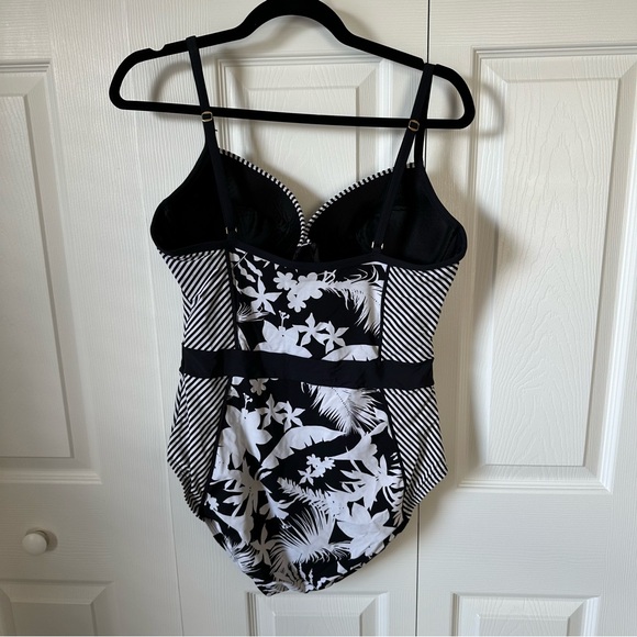 Bleu Rod Beattie - B&W Over The Shoulder One Piece Swimsuit - Picture 3 of 5